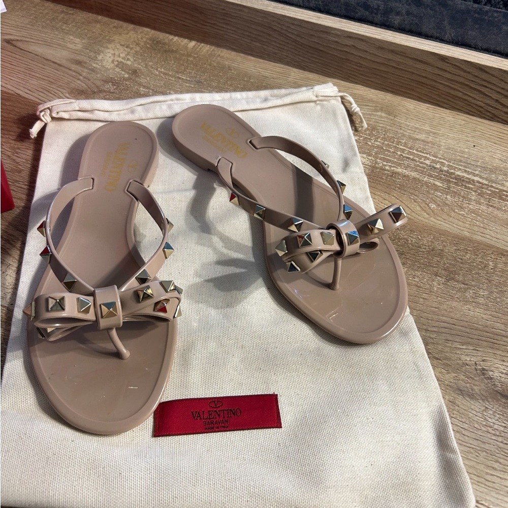 Brand New Valentino Jelly Slides. NEVER WORN! Dust bag and box! Size 37 (7)